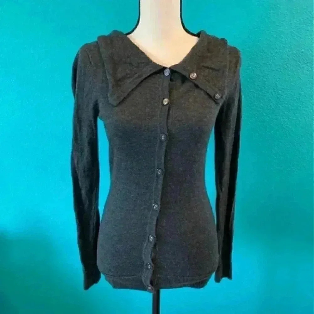 Merona 100% wool sweater in size small